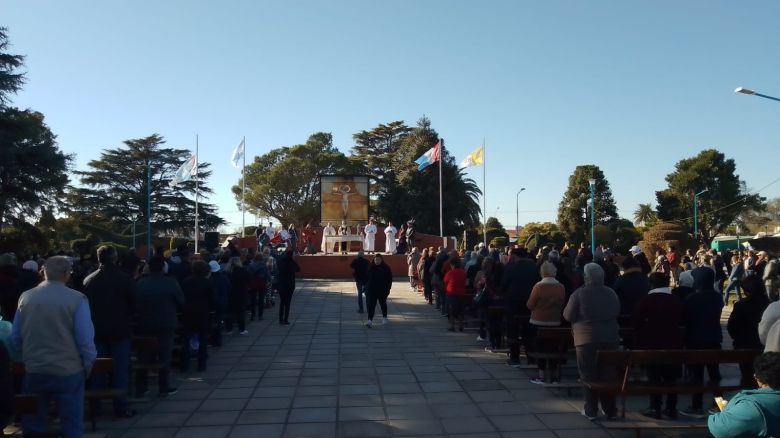 “La única salida es en comunidad y no de modo individual“