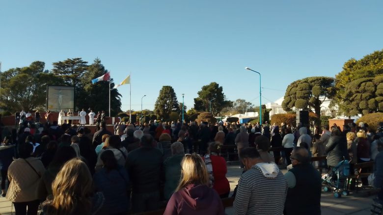 “La única salida es en comunidad y no de modo individual“