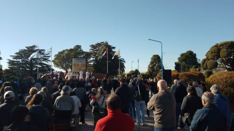 “La única salida es en comunidad y no de modo individual“