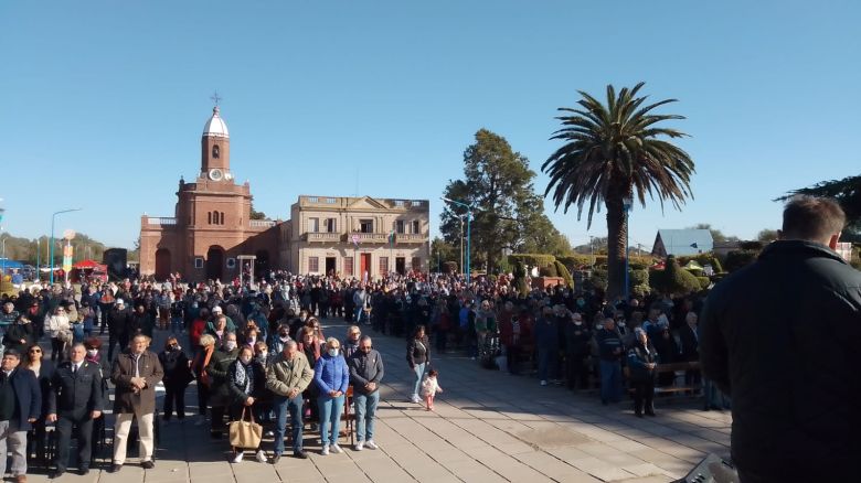 “La única salida es en comunidad y no de modo individual“