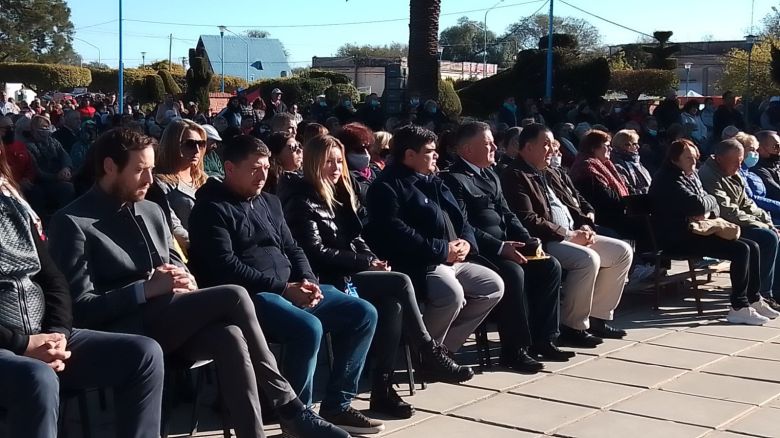 “La única salida es en comunidad y no de modo individual“