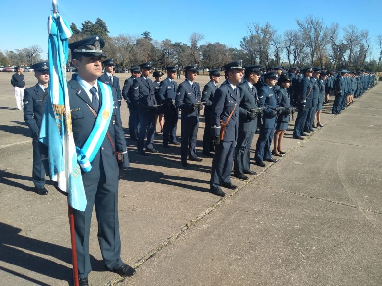 Sentido acto a 40 años del bautismo de fuego de la Fuerza Aérea