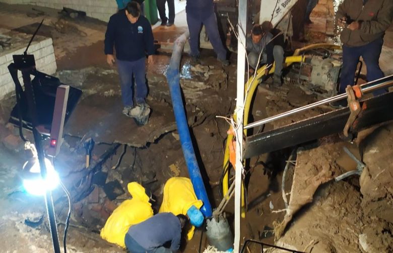 Arreglaron el caño de agua de calle Maipú y se normaliza el flujo de agua 