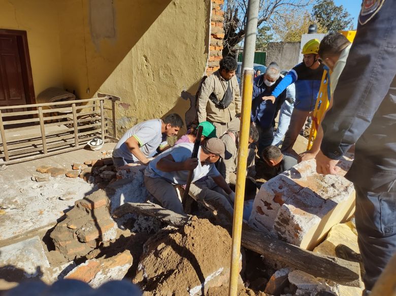 Charras: Un obrero quedo atrapado en un derrumbe mientras trabajaba