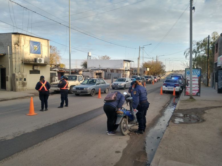 La policía secuestro dos motocicletas en un operativo en el barrio de las delicias 