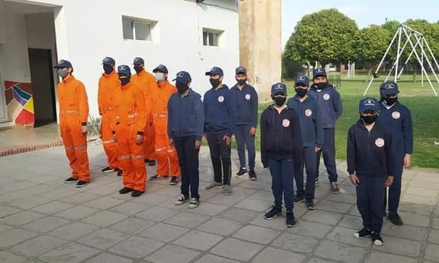 Aspirantes a bomberos infantiles en Charras: “La educación principal viene de la casa, pero la escuelita colabora y mucho”