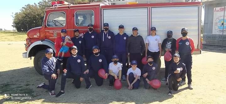 Aspirantes a bomberos infantiles en Charras: “La educación principal viene de la casa, pero la escuelita colabora y mucho”