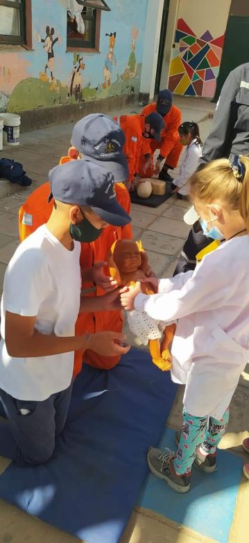 Aspirantes a bomberos infantiles en Charras: “La educación principal viene de la casa, pero la escuelita colabora y mucho”