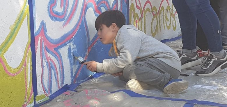 Mural para concientizar frente a la Asociación Síndrome de Down de Río Cuarto