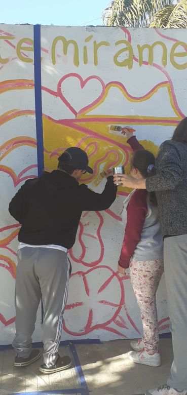 Mural para concientizar frente a la Asociación Síndrome de Down de Río Cuarto