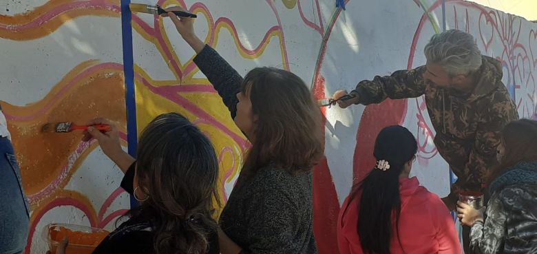 Mural para concientizar frente a la Asociación Síndrome de Down de Río Cuarto