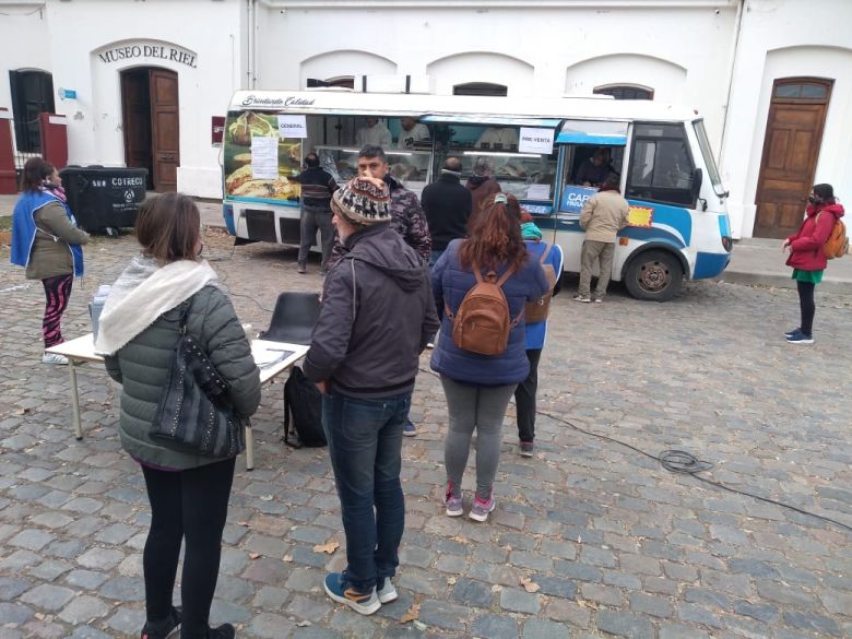 Altas ventas en el puesto de pescados comunitario