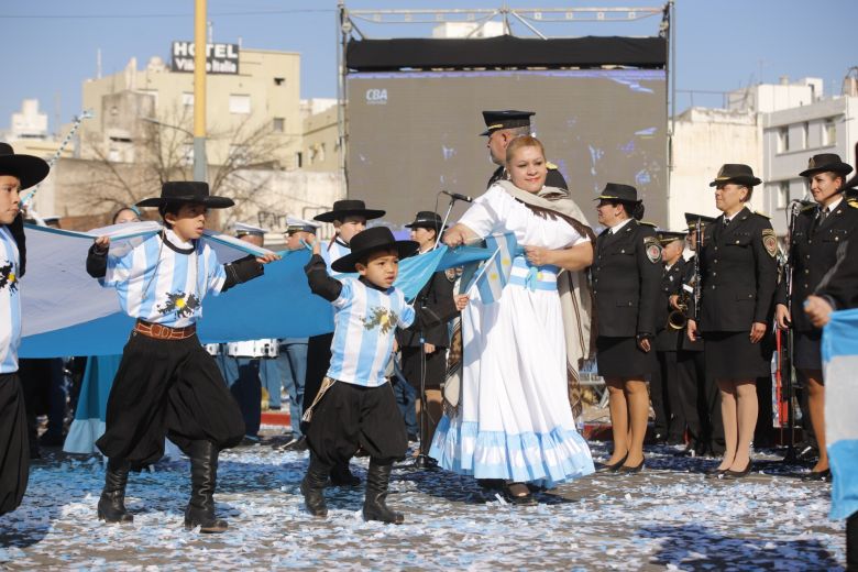 Miles de cordobeses volvieron a disfrutar del tradicional desfile patrio