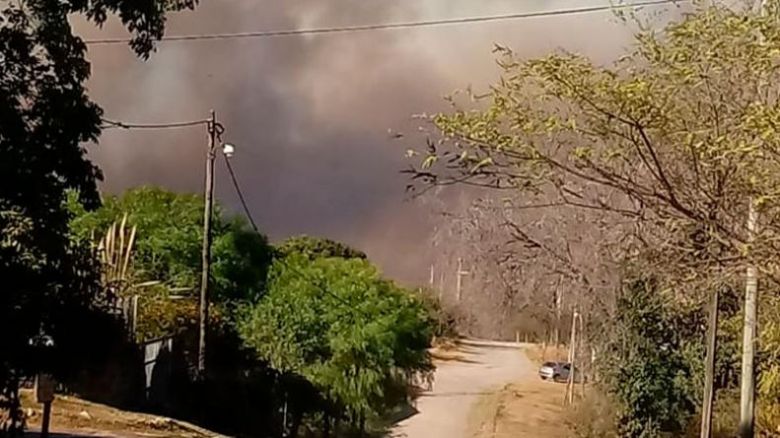 Siguen las tareas de combate del fuego en Salsipuedes