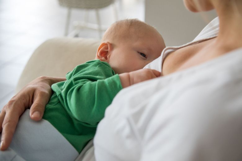 Un nuevo estudio reafirma que la lactancia materna mejora el desarrollo neurológico de los niños prematuros