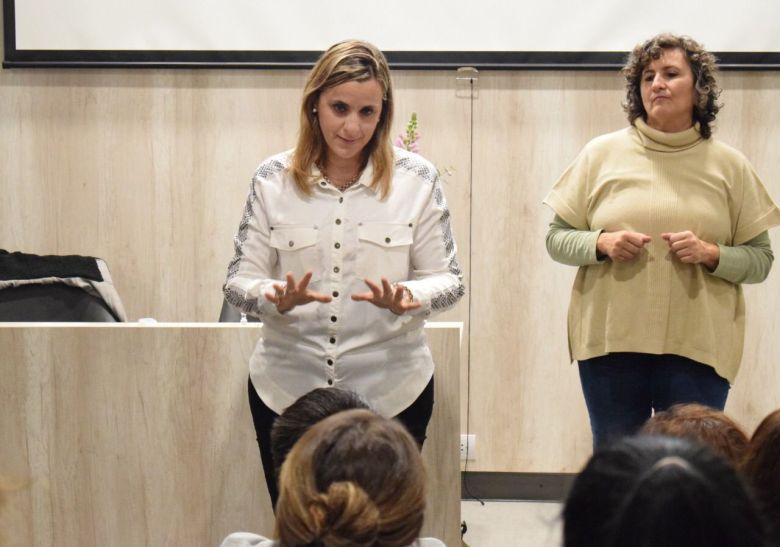 Comenzó el curso de Lengua de Señas destinado al personal de Salud  