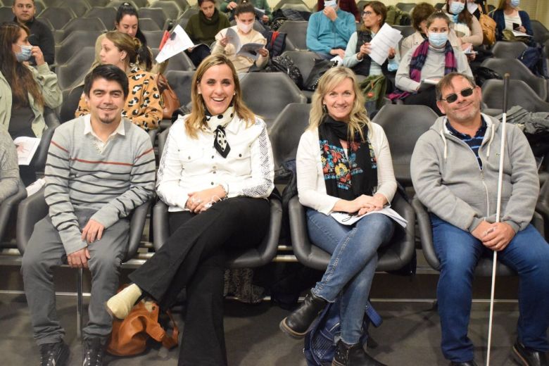 Comenzó el curso de Lengua de Señas destinado al personal de Salud  