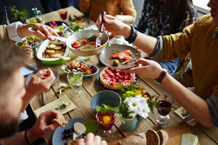 Poca variedad y déficit de alimentos de calidad: así es la dieta de los argentinos