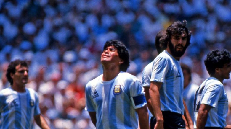 La camiseta que usó Maradona en la final de México '86 vuelve a manos argentinas