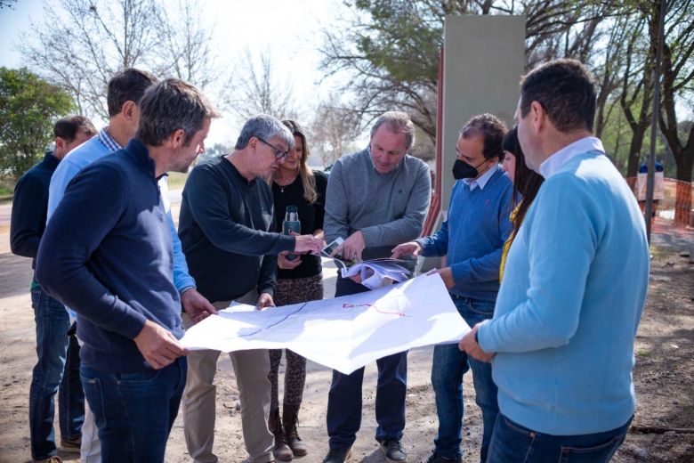 Llamosas recorrió las obras de embellecimiento del Lago Villa Dálcar