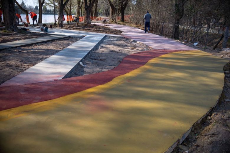 Llamosas recorrió las obras de embellecimiento del Lago Villa Dálcar