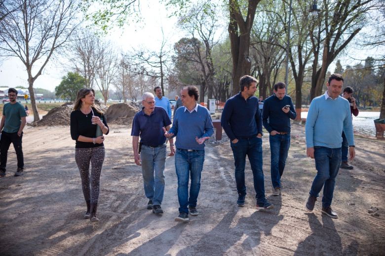 Llamosas recorrió las obras de embellecimiento del Lago Villa Dálcar