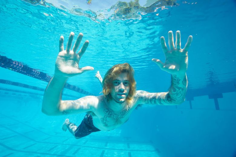 El juez desestimó otra vez la demanda del “bebé” de la tapa del disco “Nevermind” de Nirvana