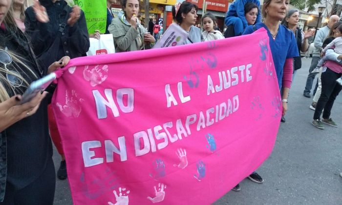 Más de mil personas protestaron en contra del ajuste a la discapacidad