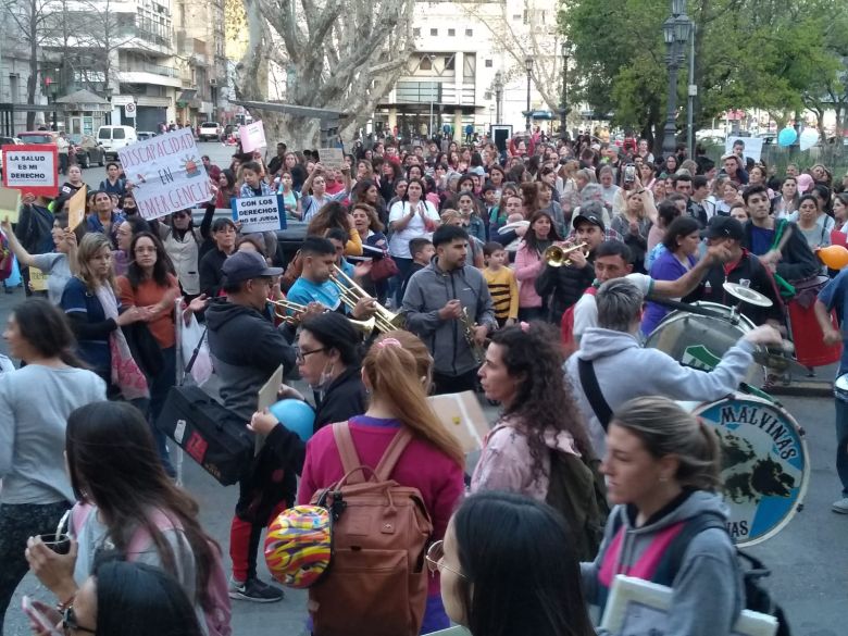 Más de mil personas protestaron en contra del ajuste a la discapacidad