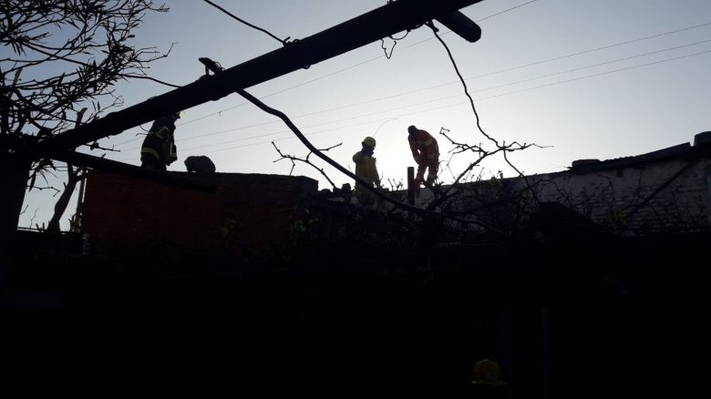 Se voló un techo de una vivienda en Achiras