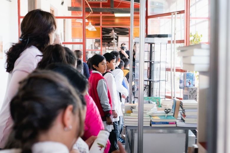 Con la presencia de escuelas y el grupo Maroma abrió sus puertas la 18° Feria del Libro "Juan Filloy”