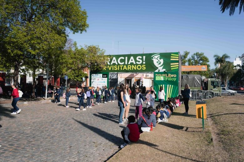 Con la presencia de escuelas y el grupo Maroma abrió sus puertas la 18° Feria del Libro "Juan Filloy”