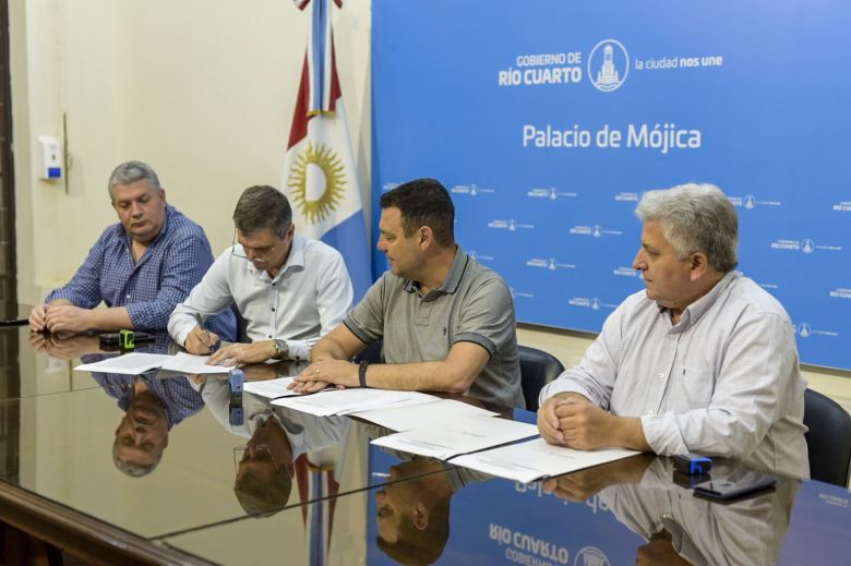 Se firmó el contrato del nuevo servicio de transporte urbano de pasajeros