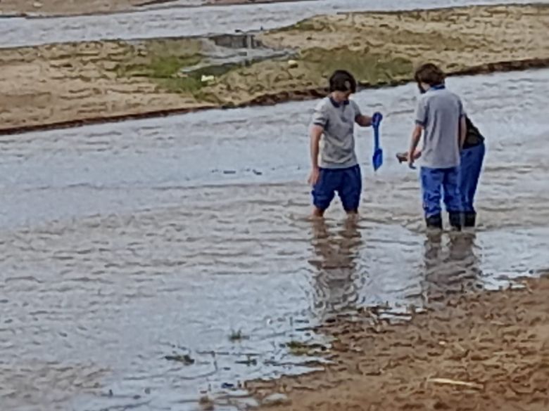 El colegio Cristo Rey junto a la UNC trabajan en el río Cuarto 