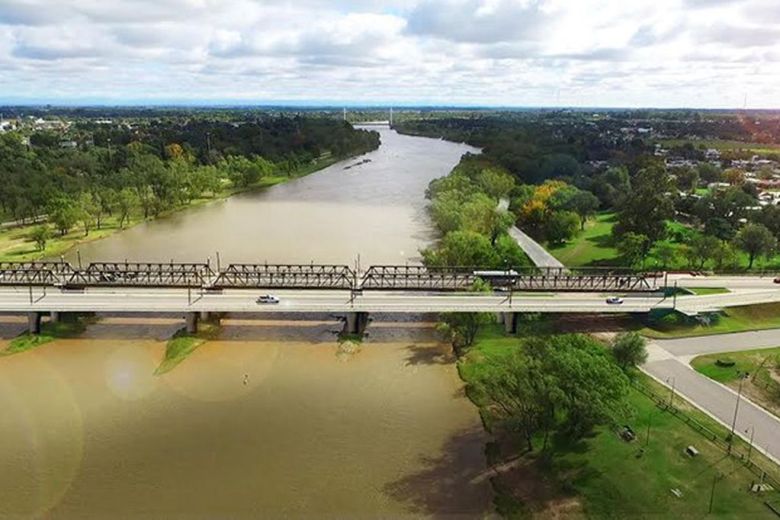 El colegio Cristo Rey junto a la UNC trabajan en el río Cuarto 