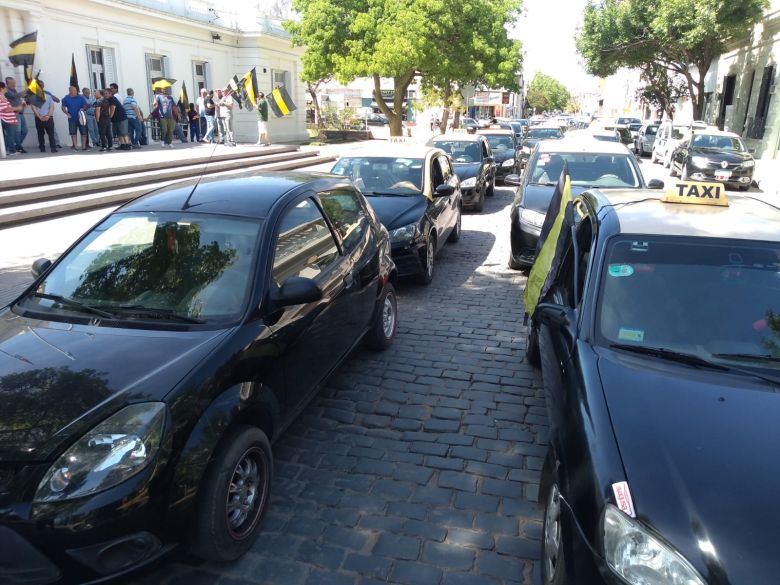 Guillermo Natali recibió a los taxistas