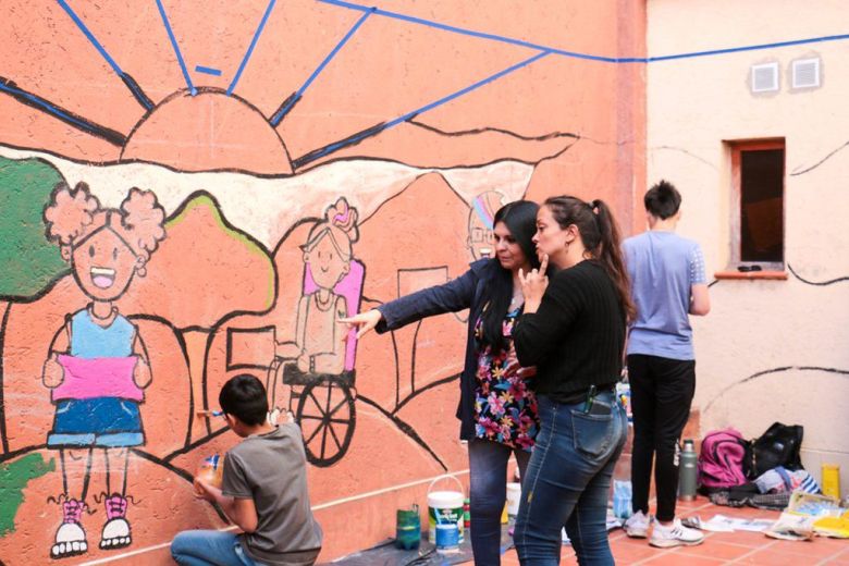 Pintaron un mural en el patio de la Senaf Río Cuarto