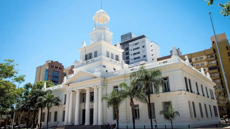 Comenzaron las obras para la colocación de un reloj en la cúpula del Palacio de Mójica