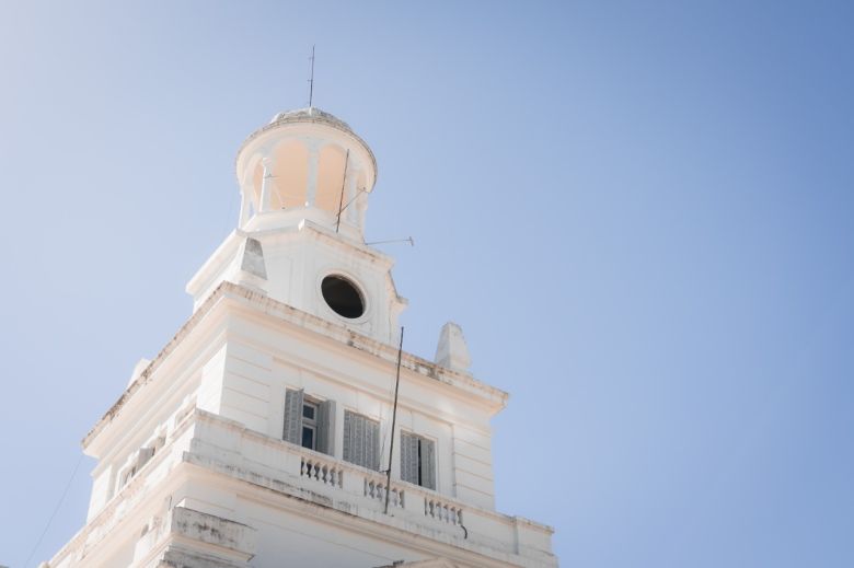 Comenzaron las obras para la colocación de un reloj en la cúpula del Palacio de Mójica