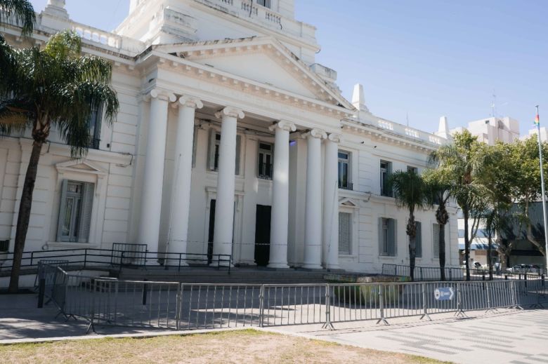 Intervención en el Palacio Municipal: se colocará un reloj que estaba previsto en el diseño original