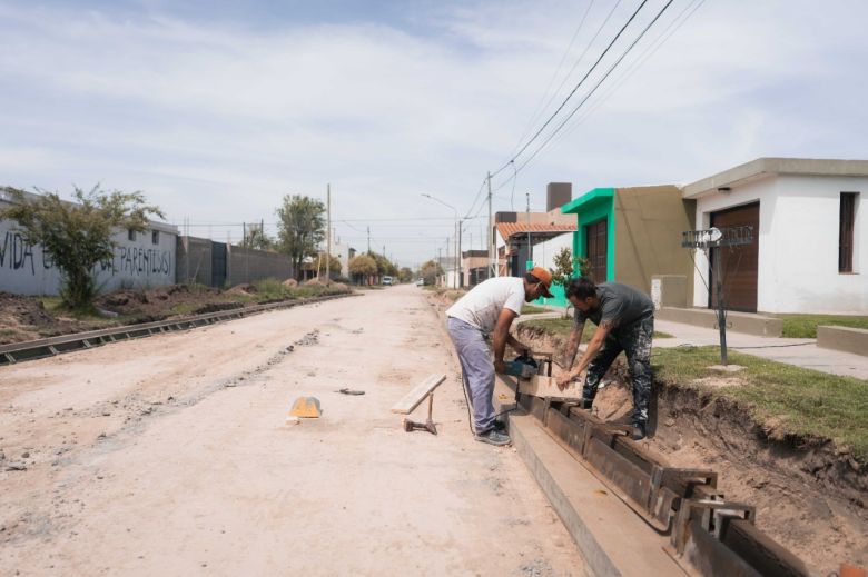 Avanza la de pavimentación del Pje. Sáenz, frente al Instituto Técnico Santa María Teresa Goretti