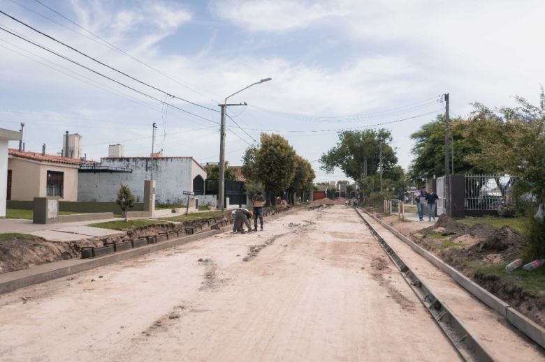 Avanza la de pavimentación del Pje. Sáenz, frente al Instituto Técnico Santa María Teresa Goretti