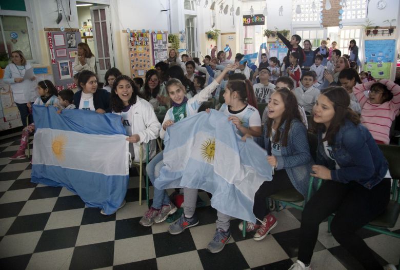 Flexibilizan el horario de ingreso a las escuelas por el partido de la selección