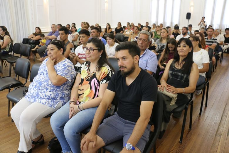 Se firmaron los contratos para la adjudicación de 39 Viviendas Semilla