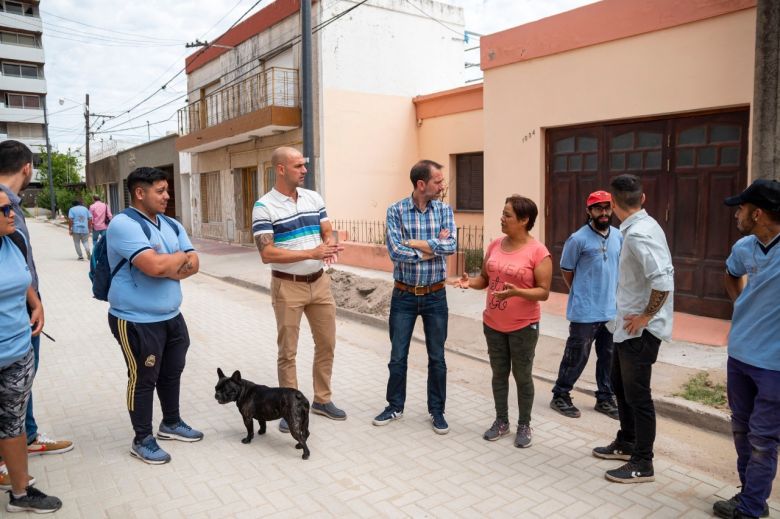 Plan de Pavimentación: avanzan las tareas de adoquinado en Pje. Maipú