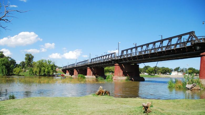  “El río sólo espera agua para volver a su esplendor”