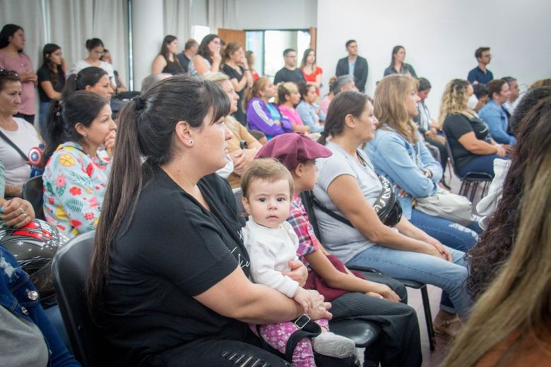 Vida Digna: Llamosas y Schiaretti entregaron 62 nuevos créditos a familias de la ciudad