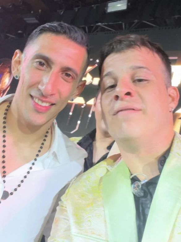 El show en la fiesta de los campeones que organizó Messi: el detalle en los vasos y la canción que cantó Leo con Di María y Paredes