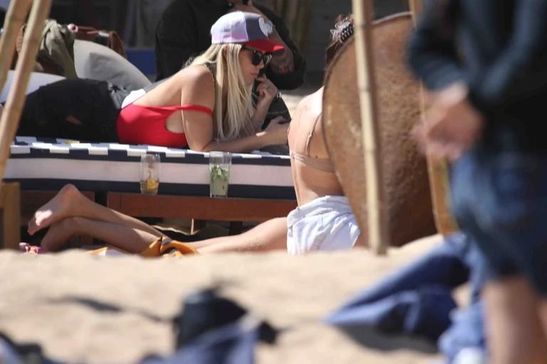 Las vacaciones de soltera de Wanda Nara en las playas de Punta del Este, acompañada por su hermana e hijos