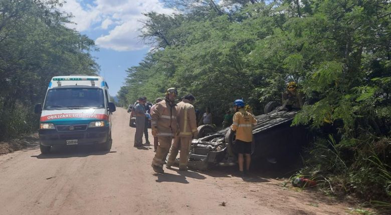 Un vehículo volcó cerca de Alpa Corral